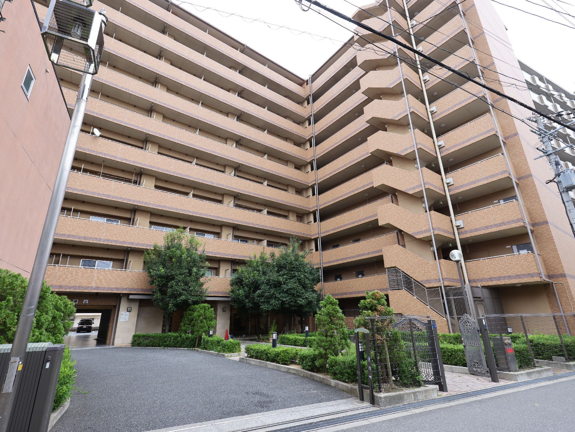 駐車場が広いので、遠方からでもアクセスできる介護施設