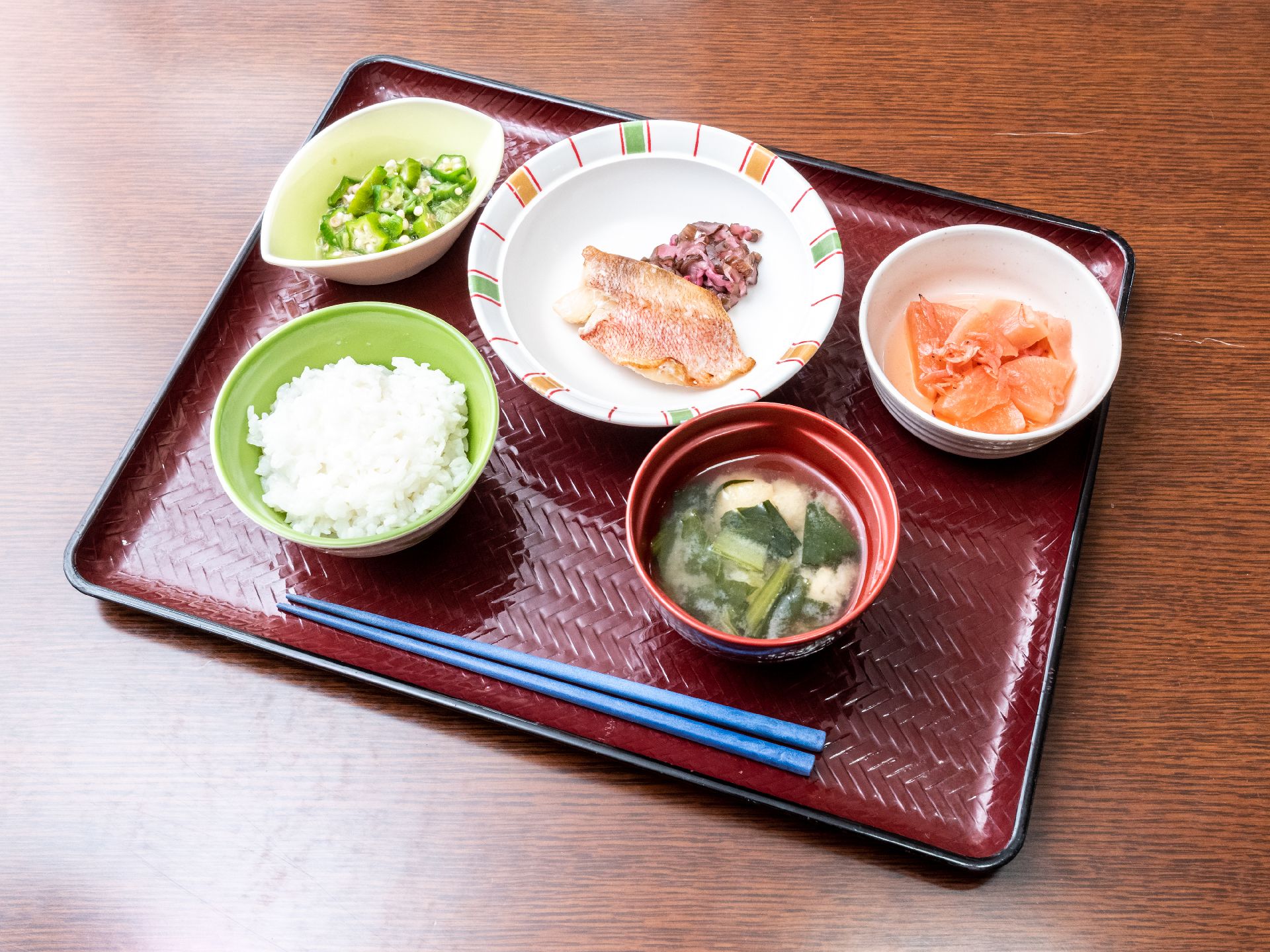 栄養バランスの取れた和食膳