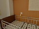 明るい個室の居住空間