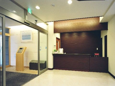 アダージョ福住（介護付有料老人ホーム）のエントランスホール。車椅子でおご利用も安心して行えるオートセキュリティのエントランスです。