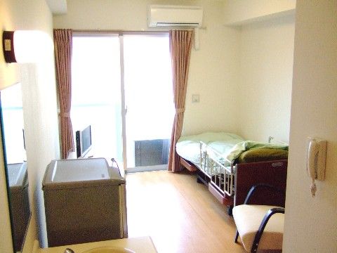 アダージョ福住（介護付有料老人ホーム）の居室。居室は全て完全個室制となっておりますので、毎日を無理なくお過ごしいただけます。