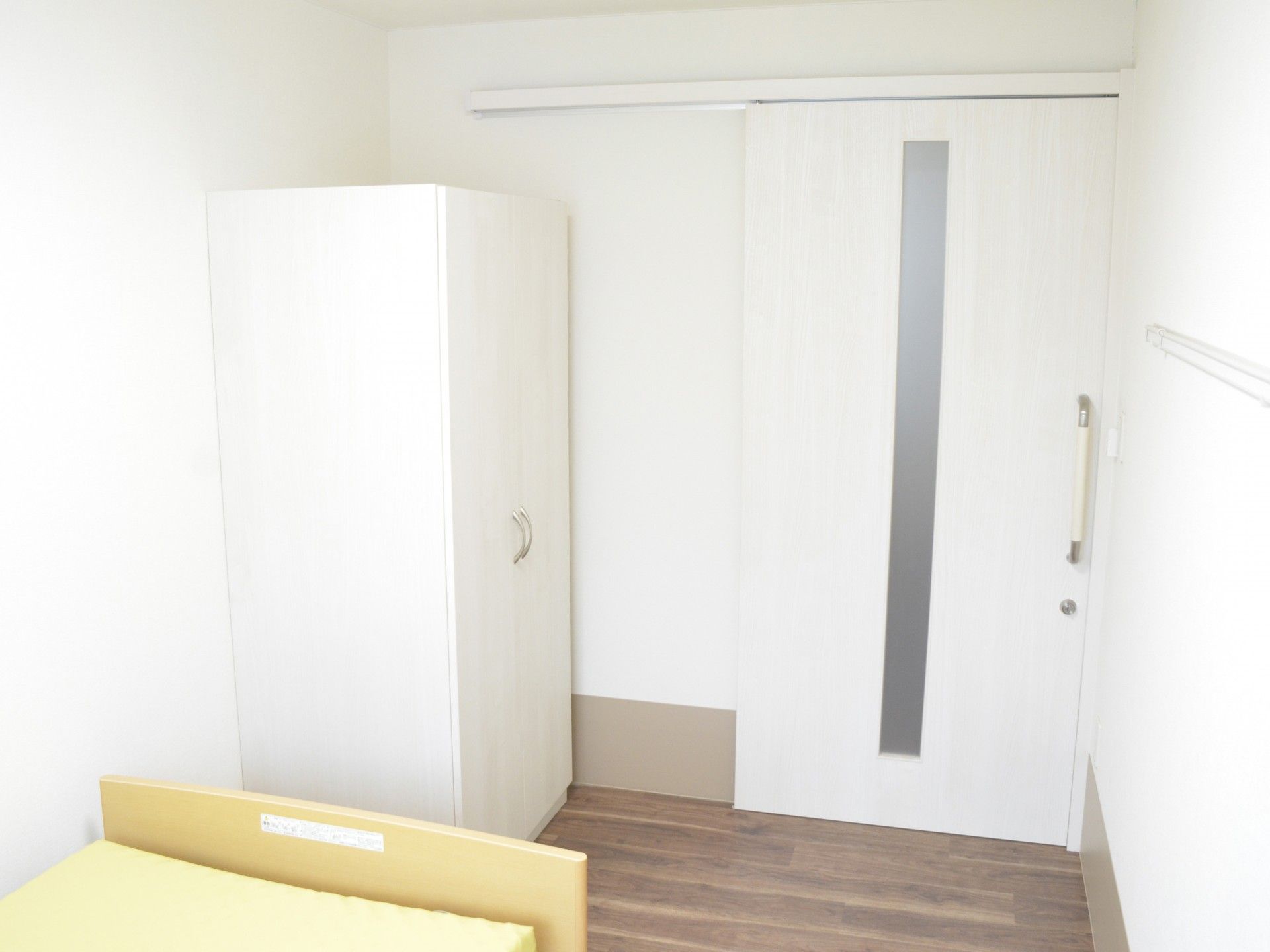 シンプルな個室の一角