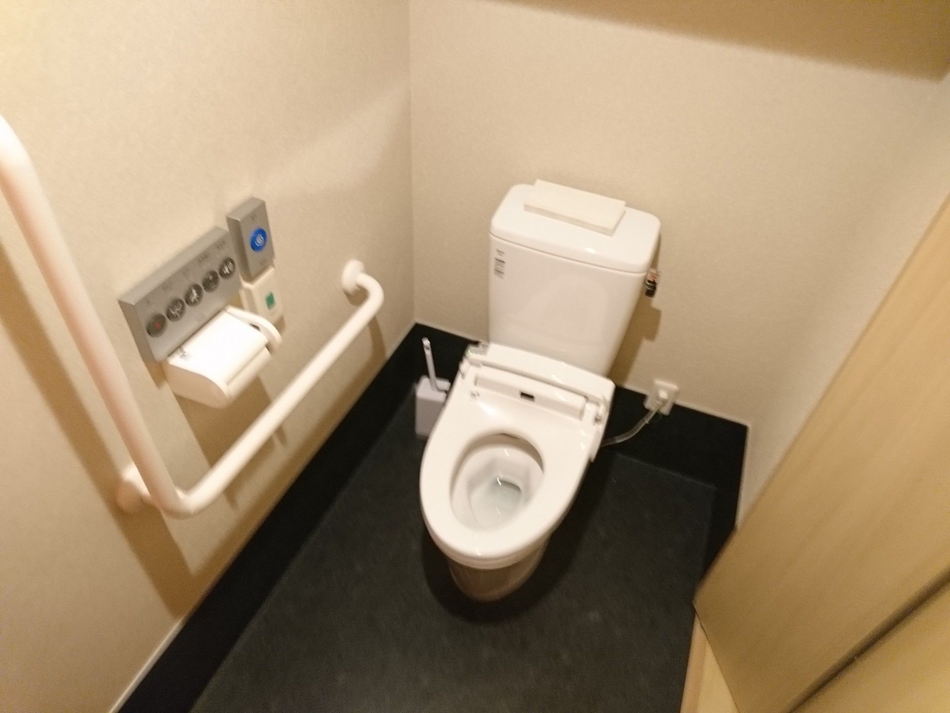 バリアフリートイレの内観