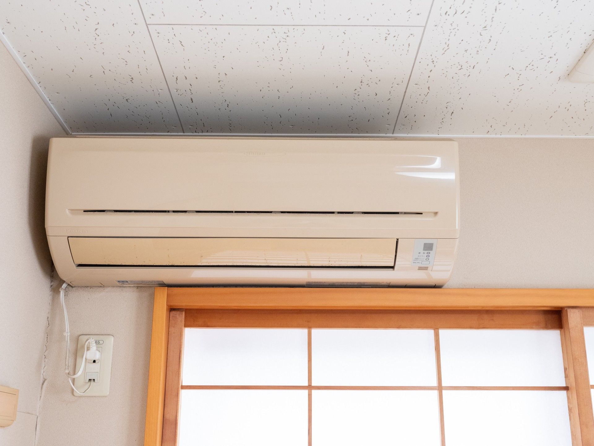 エアコンと障子の部屋