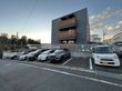 モダンなデザインの建物外観