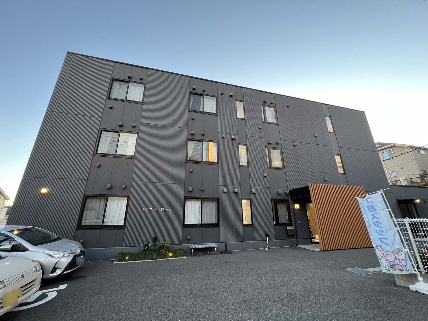 モダンな外観の施設