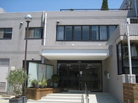 「ハートフル幕張」のエントランス。配慮が行き届いた出入りのしやすいエントランス。