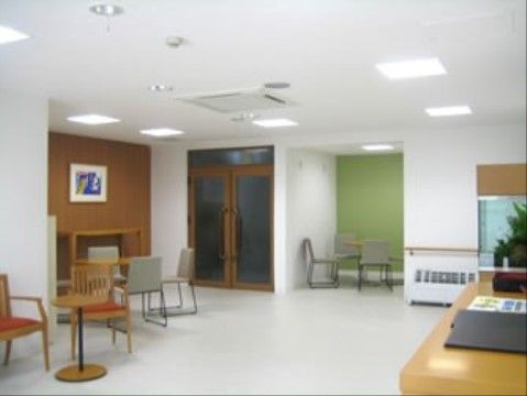 「ハートフル幕張」の共有スペース。落ち着きのある共有スペースになっている。