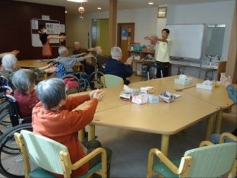 「四季彩 豊田」のレクリエーション。無理のない運動で、身体を動かし健康維持。
