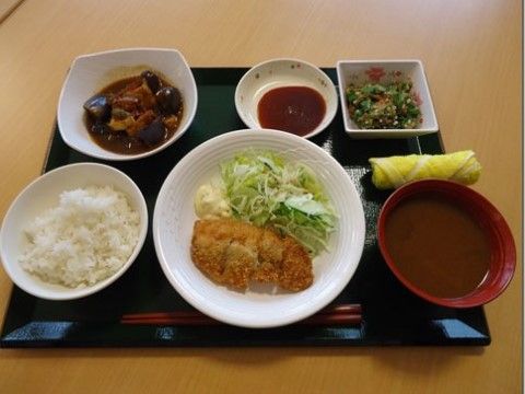 「四季彩 豊田」のお食事。食べやすさも考慮されている。