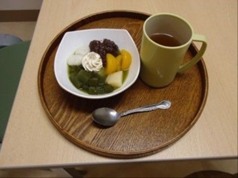 「四季彩 豊田」のお菓子。お茶会でお菓子を召し上がっていただける。