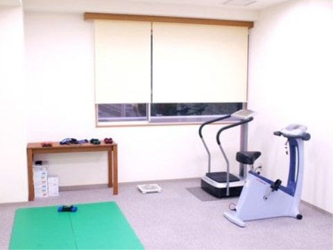 施設内には健康管理室がある。トレッドミルやエアロバイクが設置されていて、健康や筋力トレーニングについて相談することができる。
