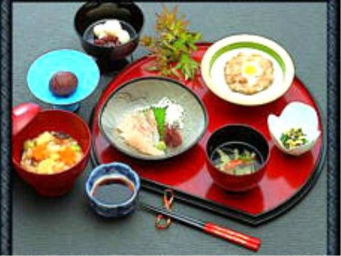 ゆうゆう壱番館よなごの食事。栄養バランスの整った美味しい御食事を毎日出来たてでご提供してまいります。