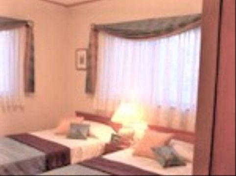 ゆうゆう壱番館よなごの居室。居室は完全個室制です。お一人でのお時間を自由に、ご自宅のようにお過ごしいただけます。