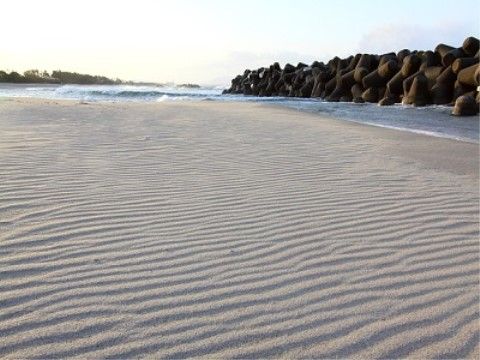 ゆうゆう壱番館よなごの周辺環境。ご家族・ご友人がお越しになった際にお立ち寄りいただける海岸です。