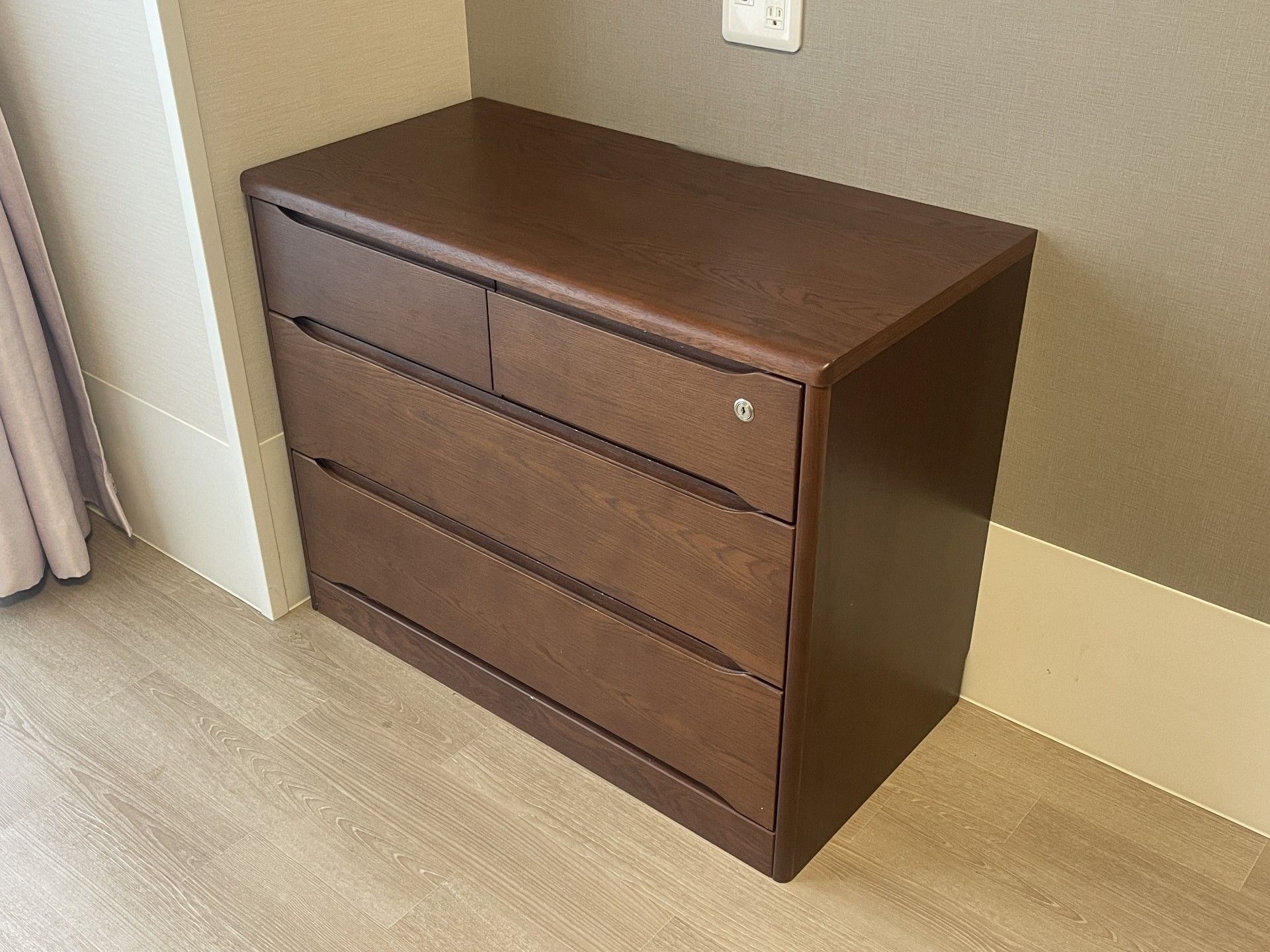 木製の収納家具