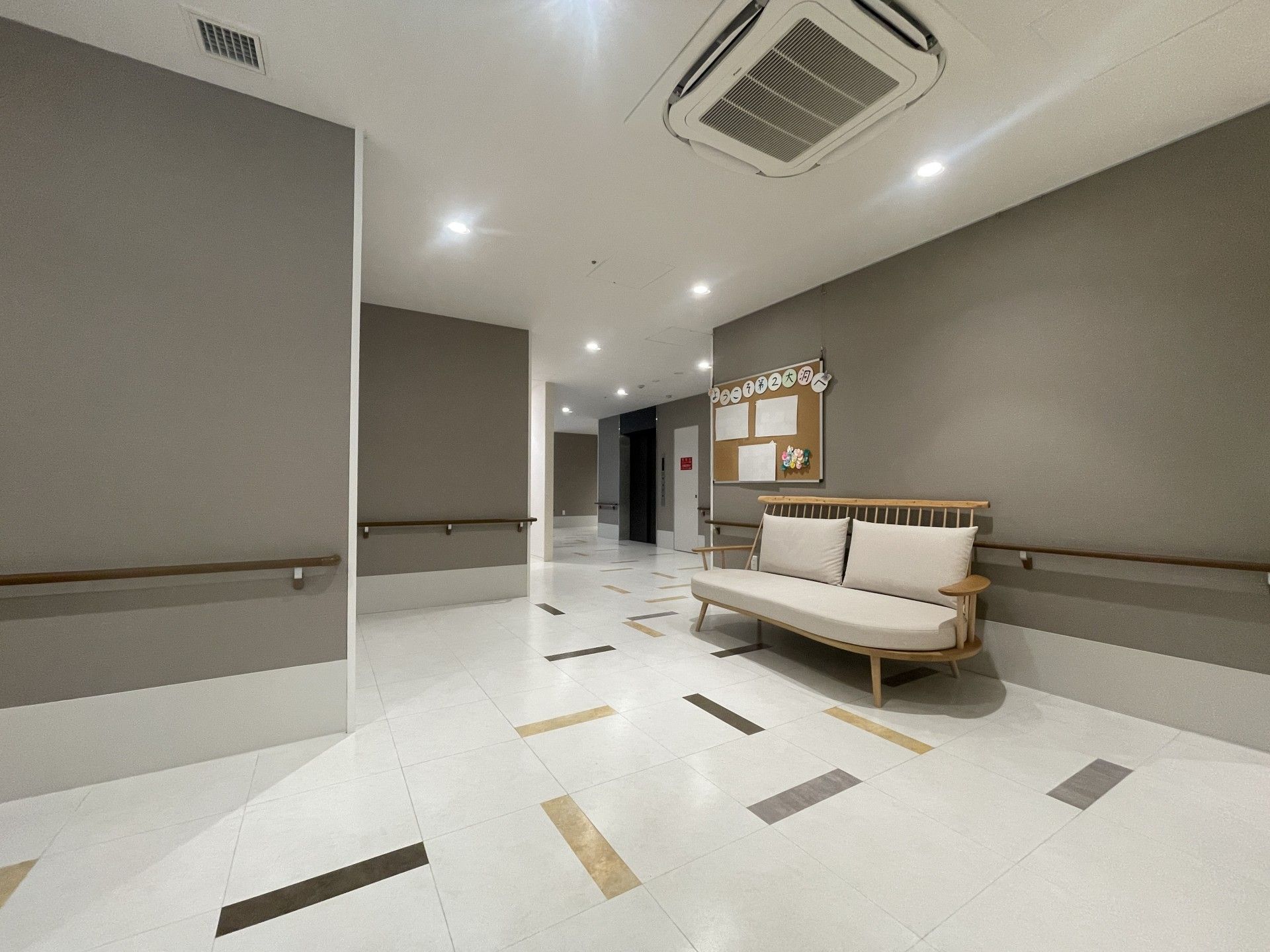 落ち着いた廊下の一角