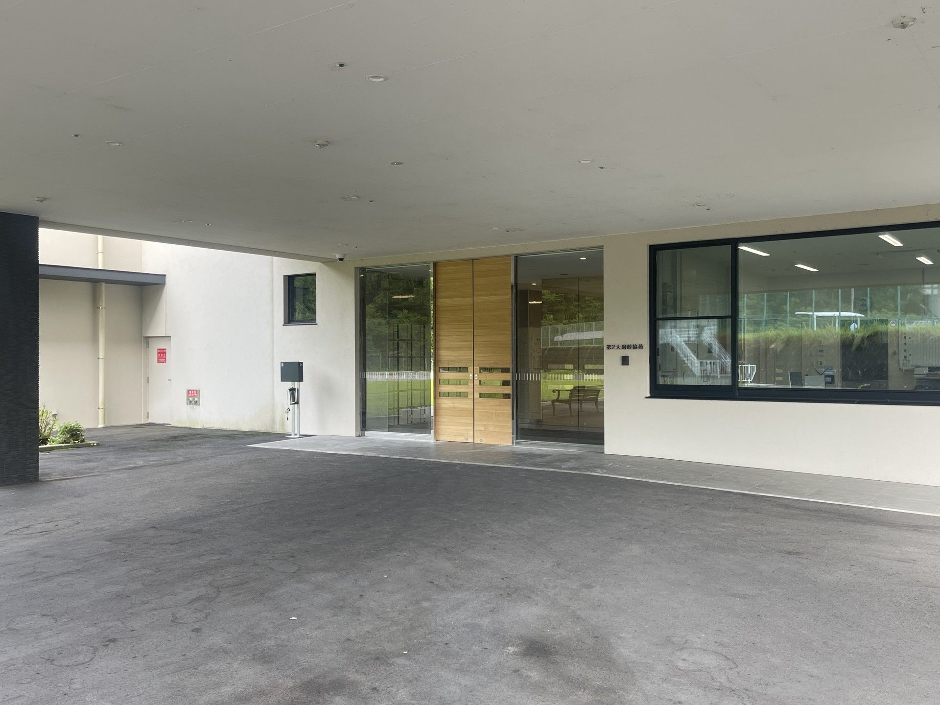 広いエントランス