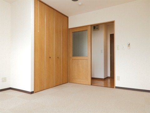 広々とした明るい居室