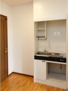 コンパクトな洗面台付き居室