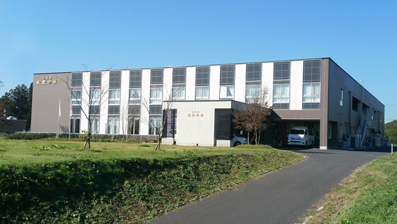 広々とした施設外観