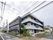 日当たりの良い3階建ての施設