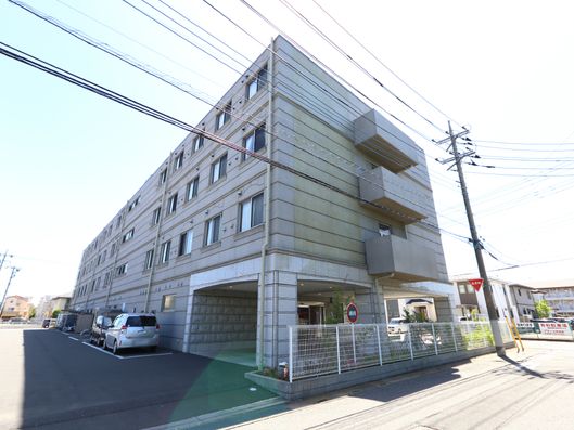 通りから見た施設の概観