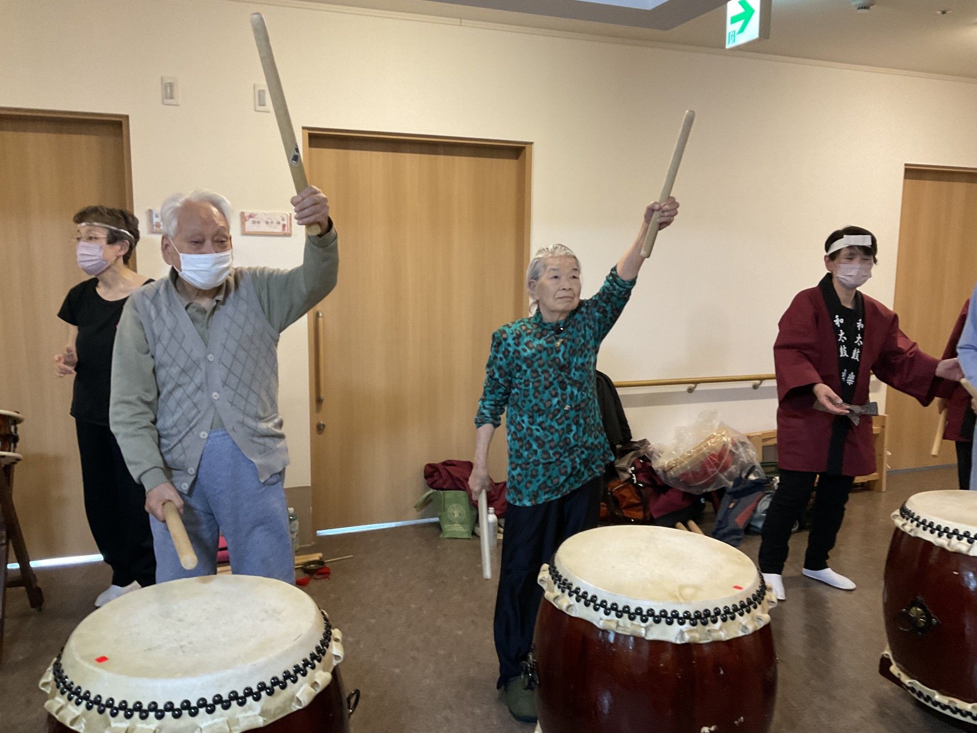 和太鼓を演奏する様子