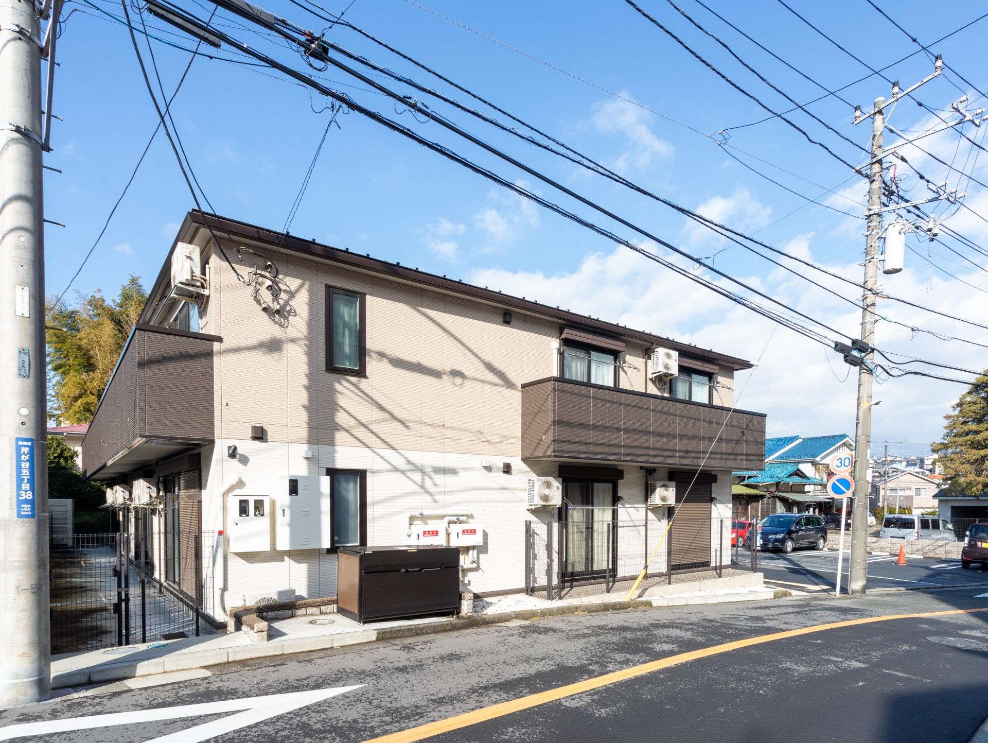 静かな住宅街の建物