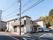 静かな住宅街の建物外観