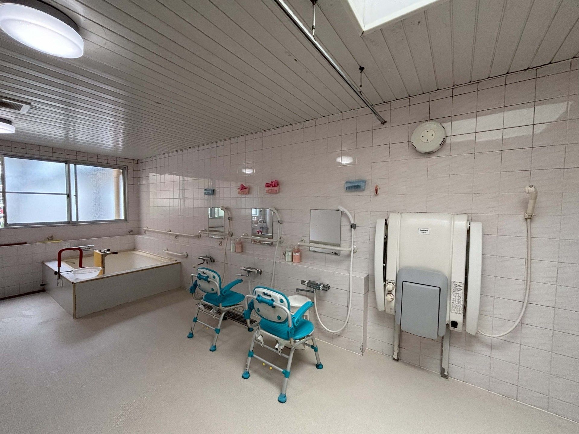 広々とした浴室