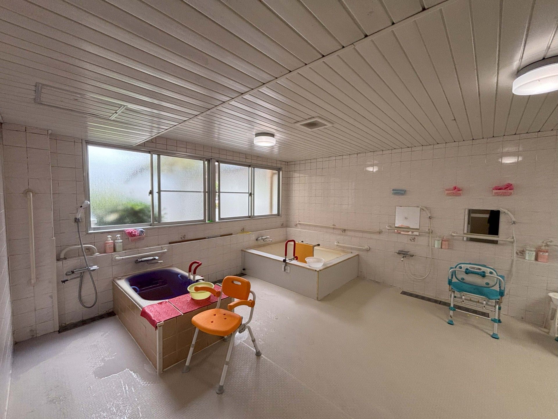 広々とした浴室