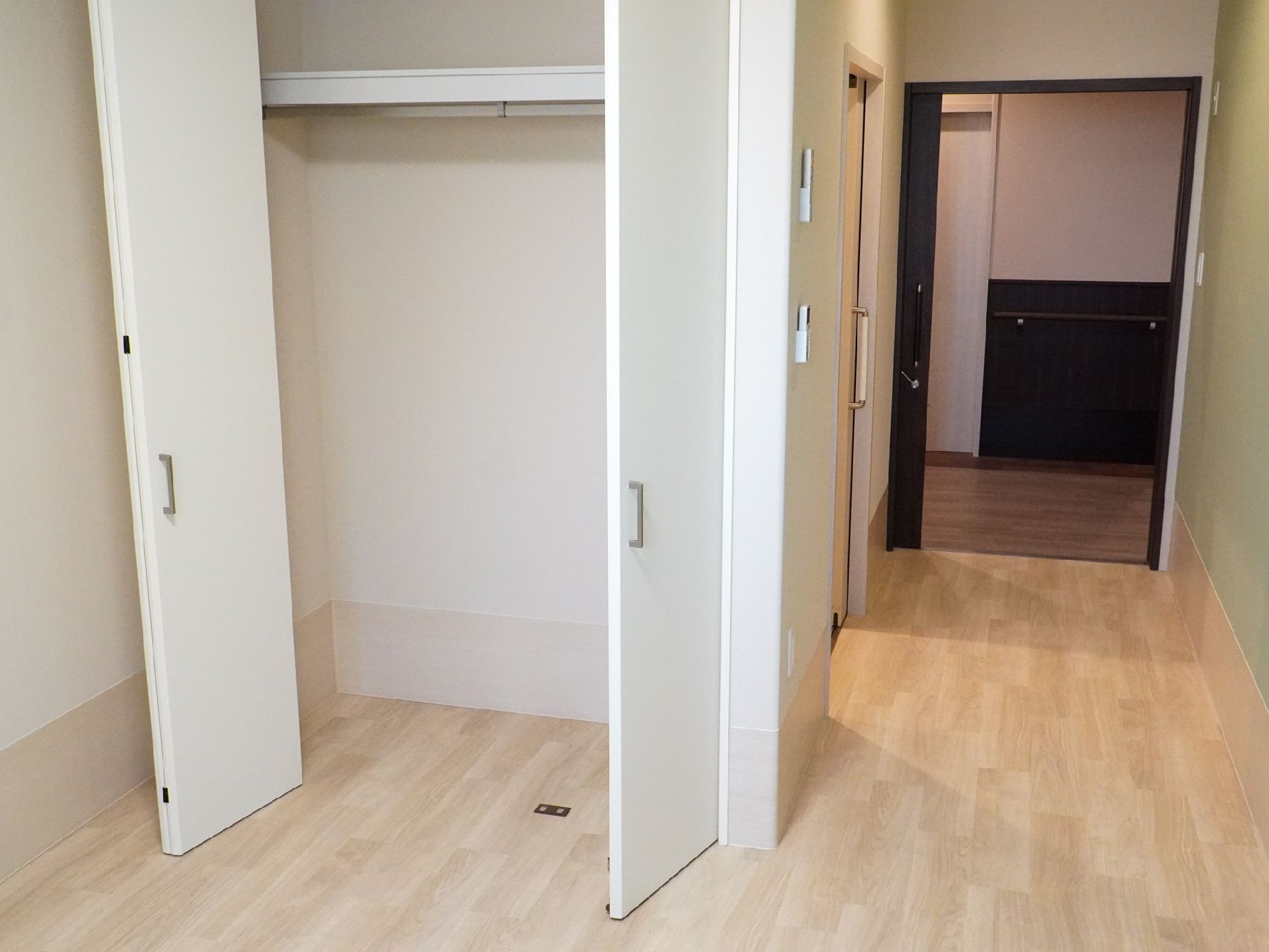 居室に設置された、衣服などを収納するクローゼット