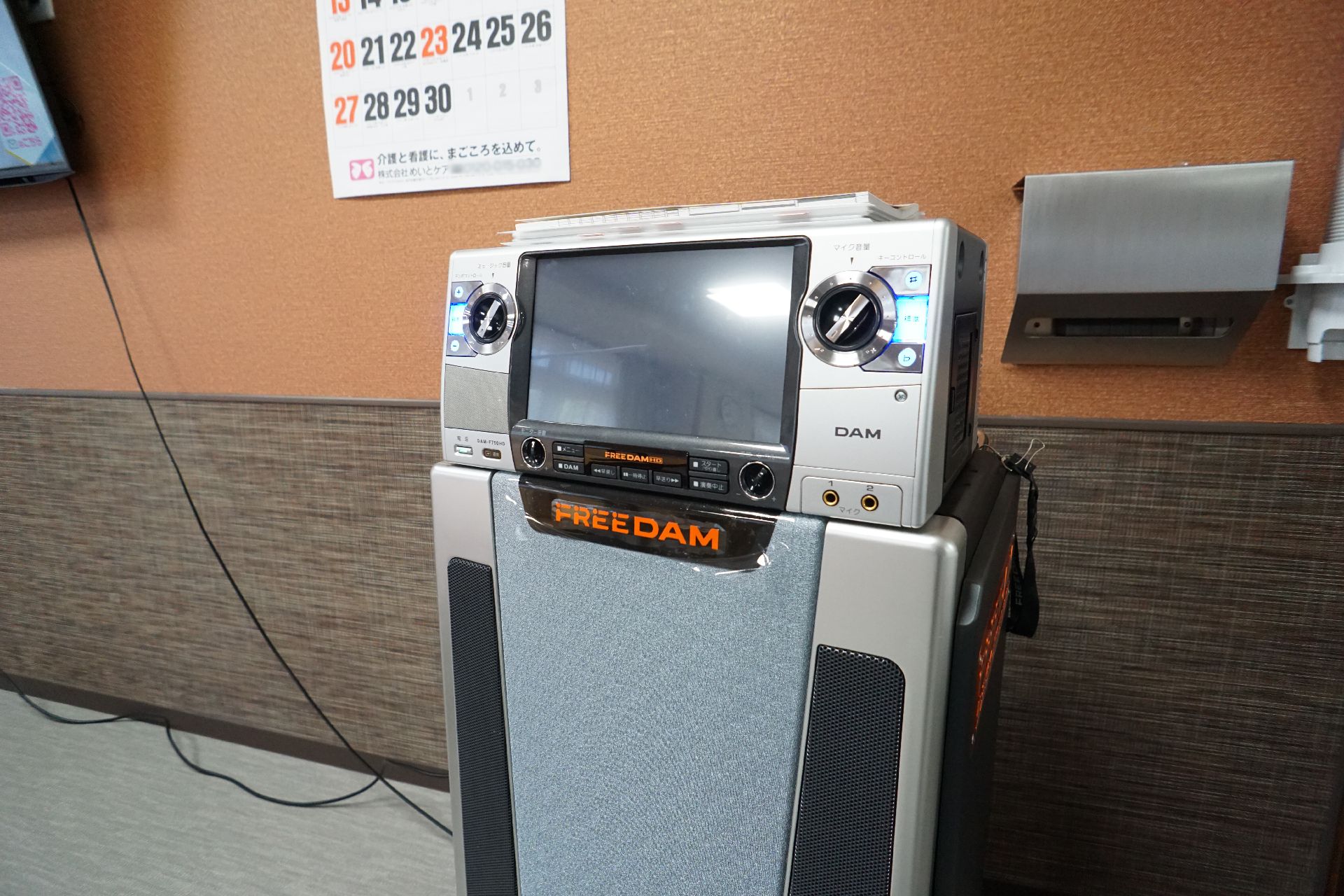 共有スペースに設置されたカラオケセット