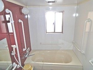バリアフリーの浴室設備