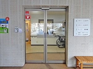 エントランスの明るい様子