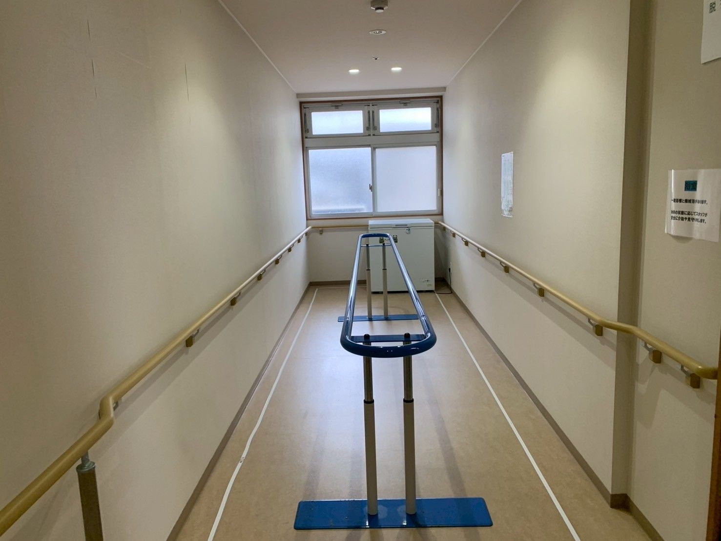 手すり付きの廊下