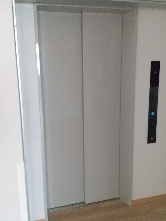 手間なく移動できるエレベーター