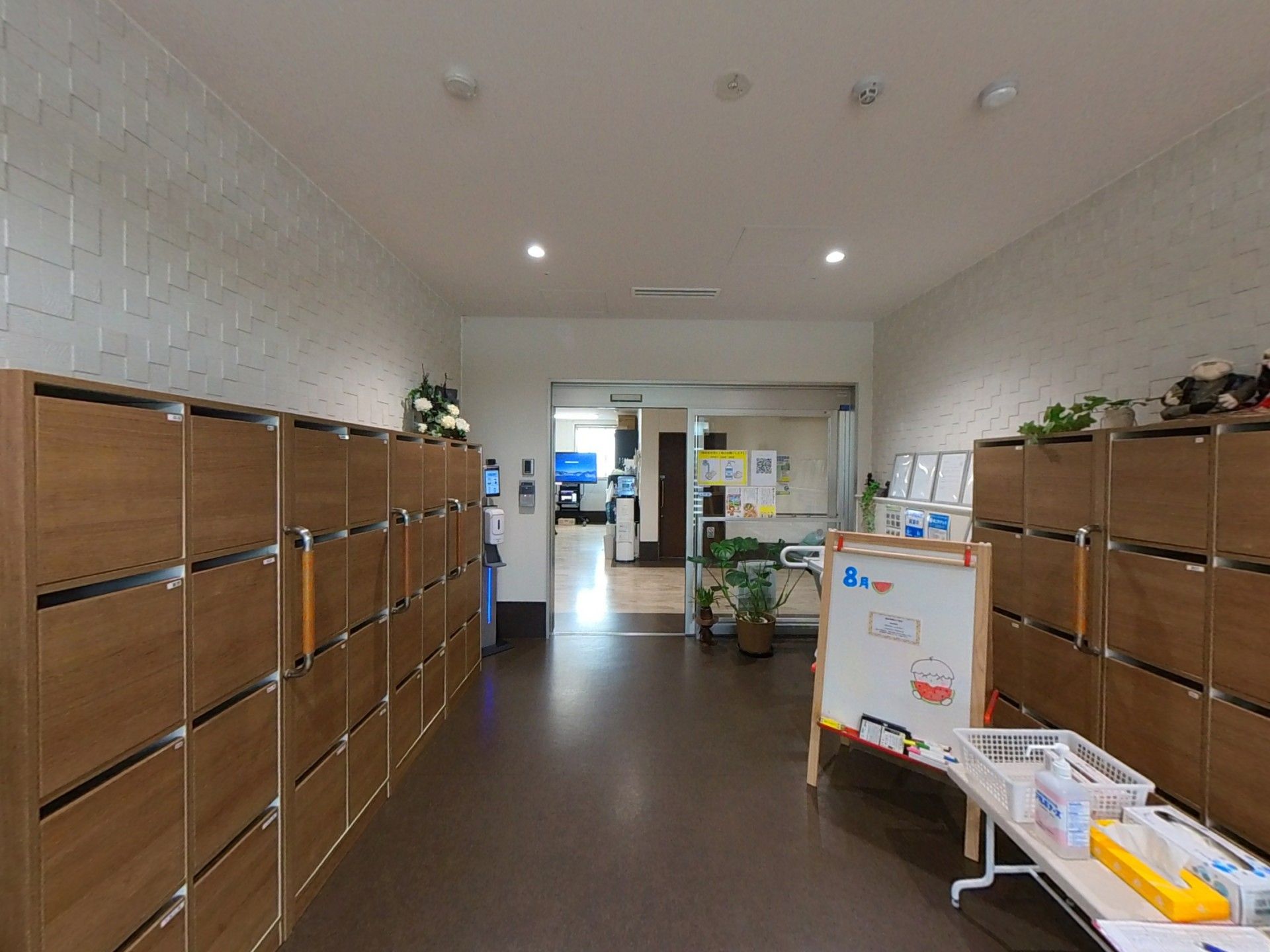 明るく清潔なエントランスホール