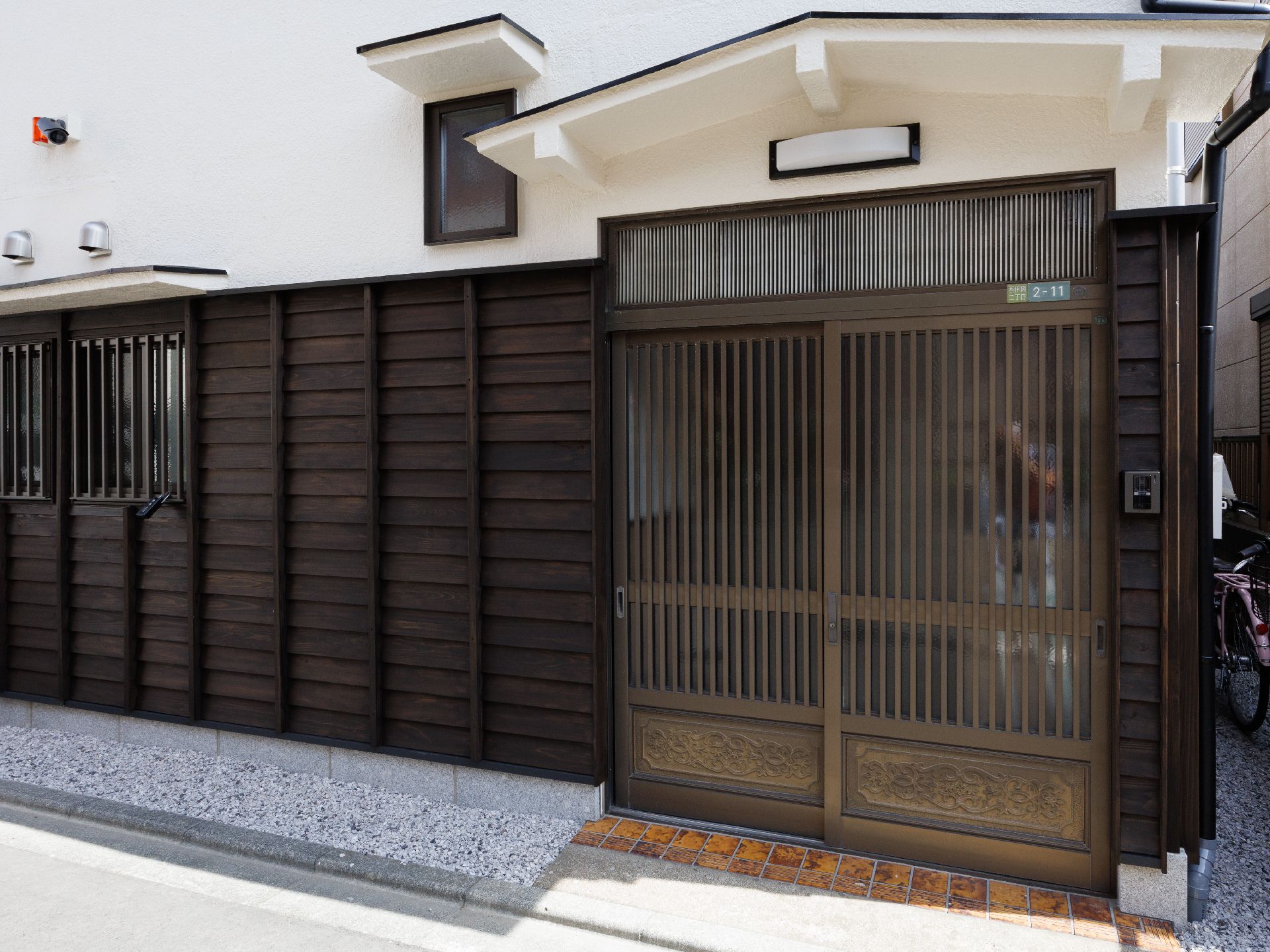 スライド式扉を採用した玄関
