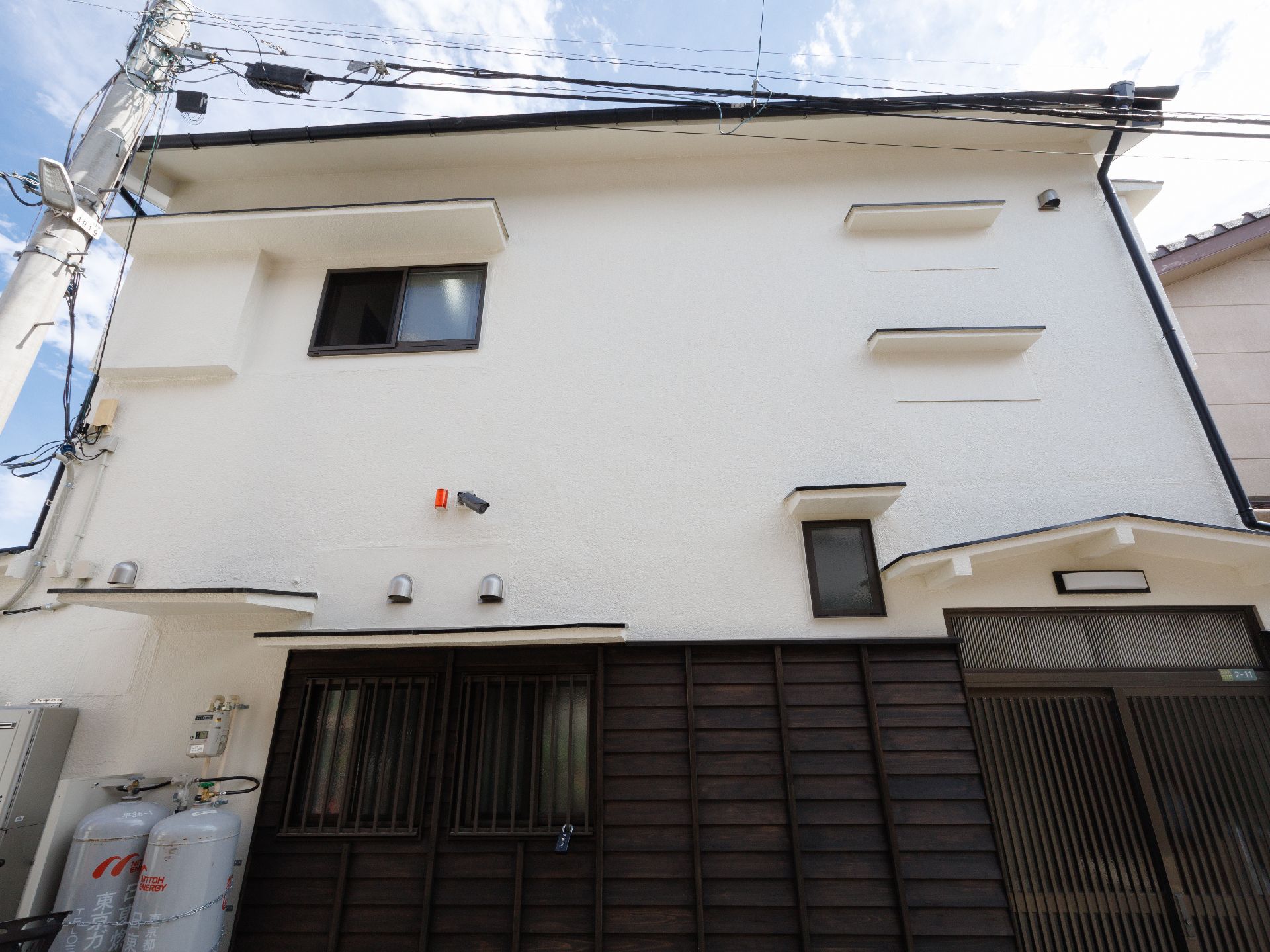 周辺に飲食店がある施設外観