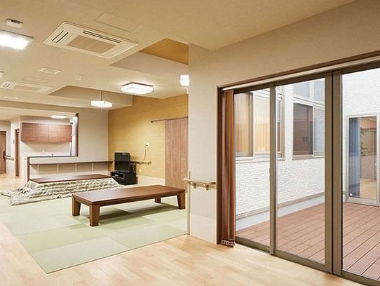 和室とウッドデッキ