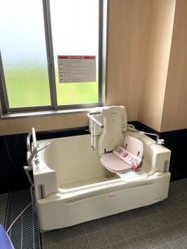 バリアフリーの浴槽設備