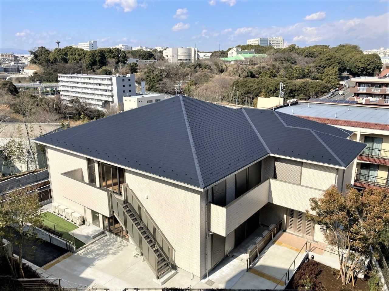 新築そうな建物の外観