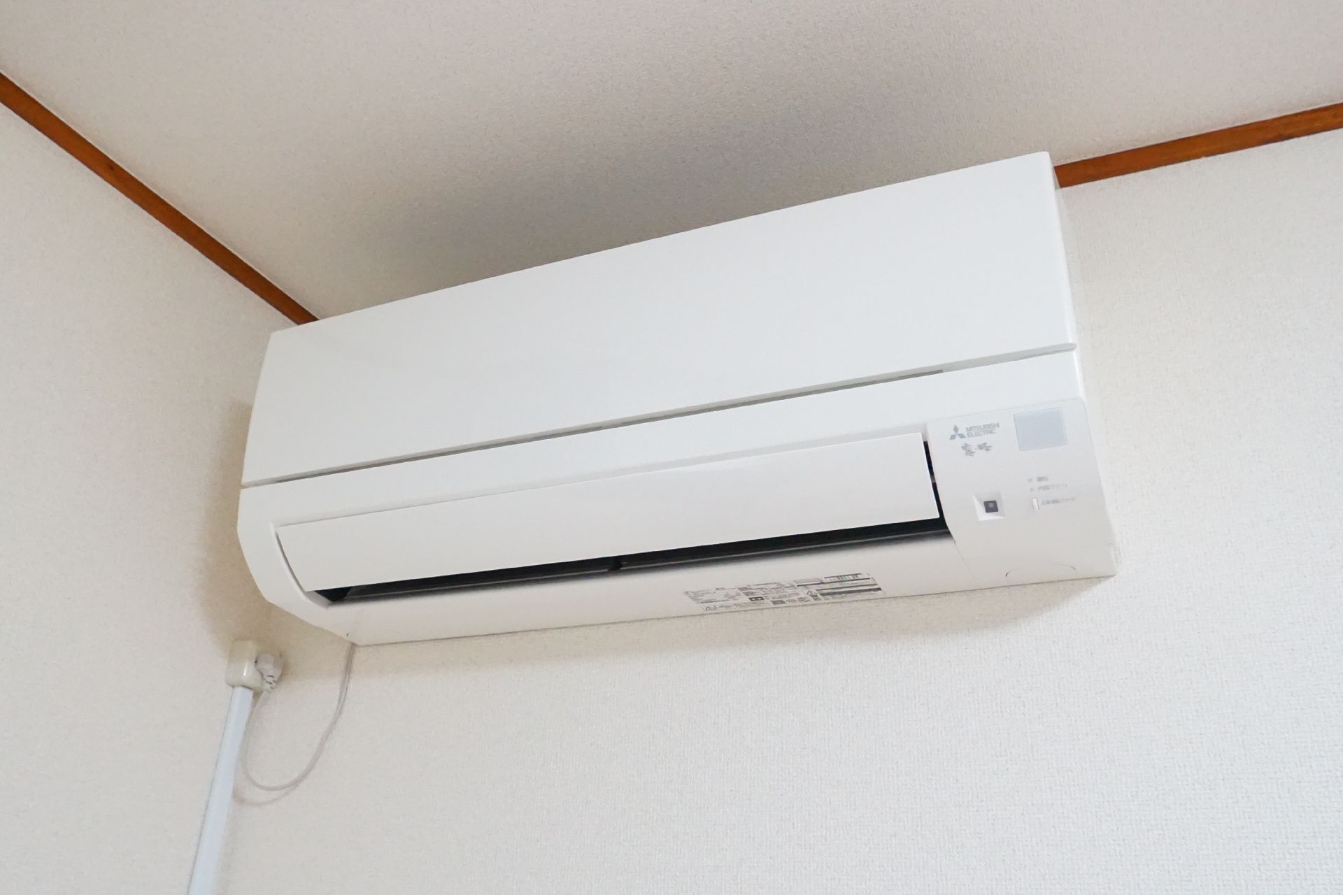 介護施設内の至るところに取り付けられたエアコン