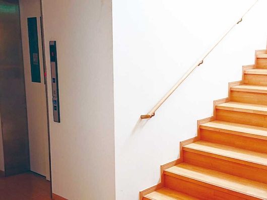 階段・エレベーター