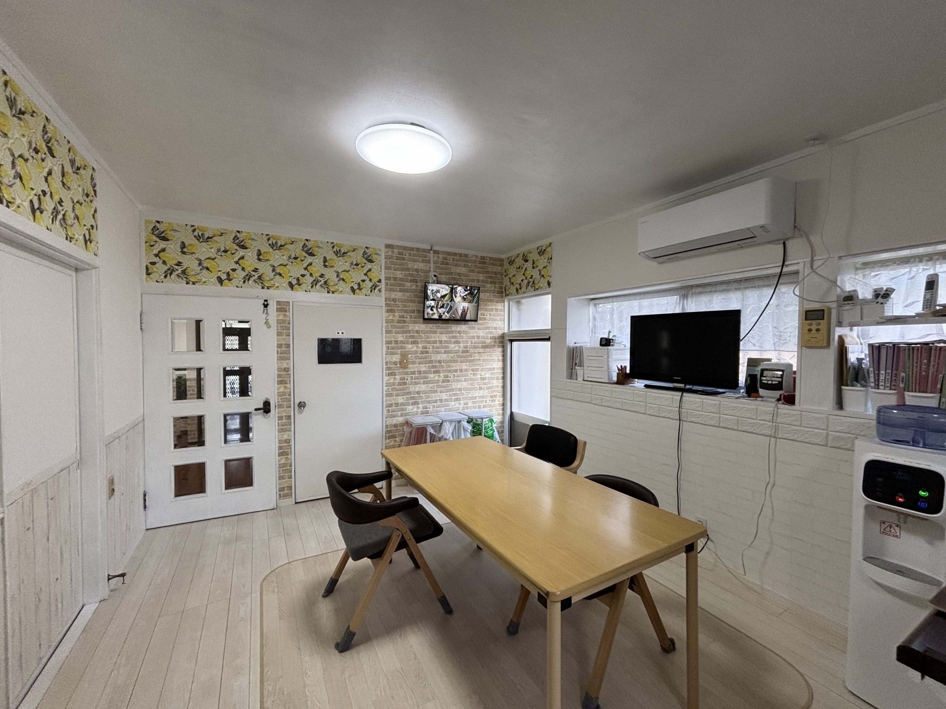 明るい会議スペース