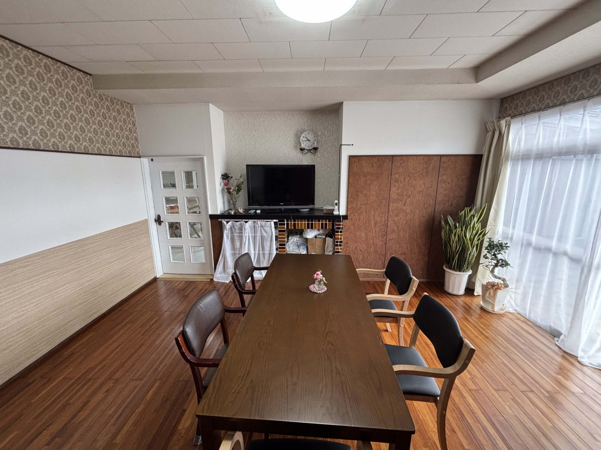 落ち着いた雰囲気の部屋