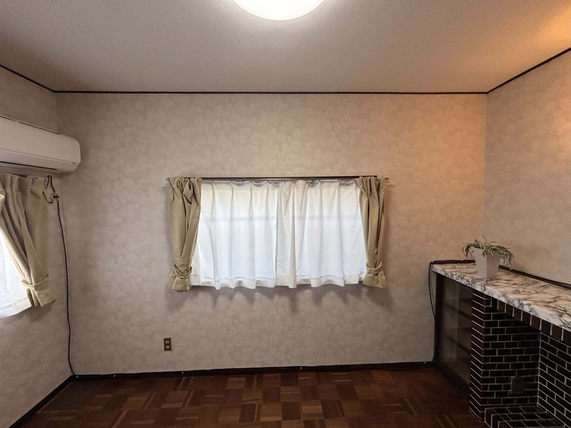 落ち着いた雰囲気の部屋
