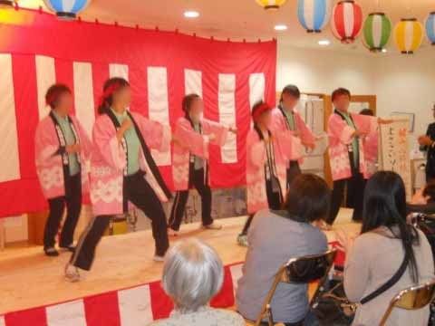 利用者様のご家族も招待し、施設内で行われた夏祭りの様子